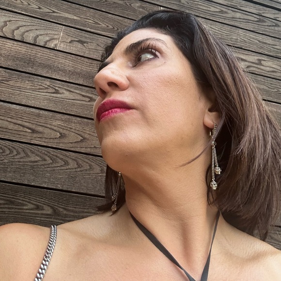 Meet your Posher, Crystal - Picture 2 of 2